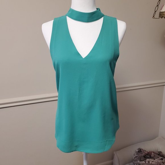 Button Detail cutout top size Large - Picture 1 of 4